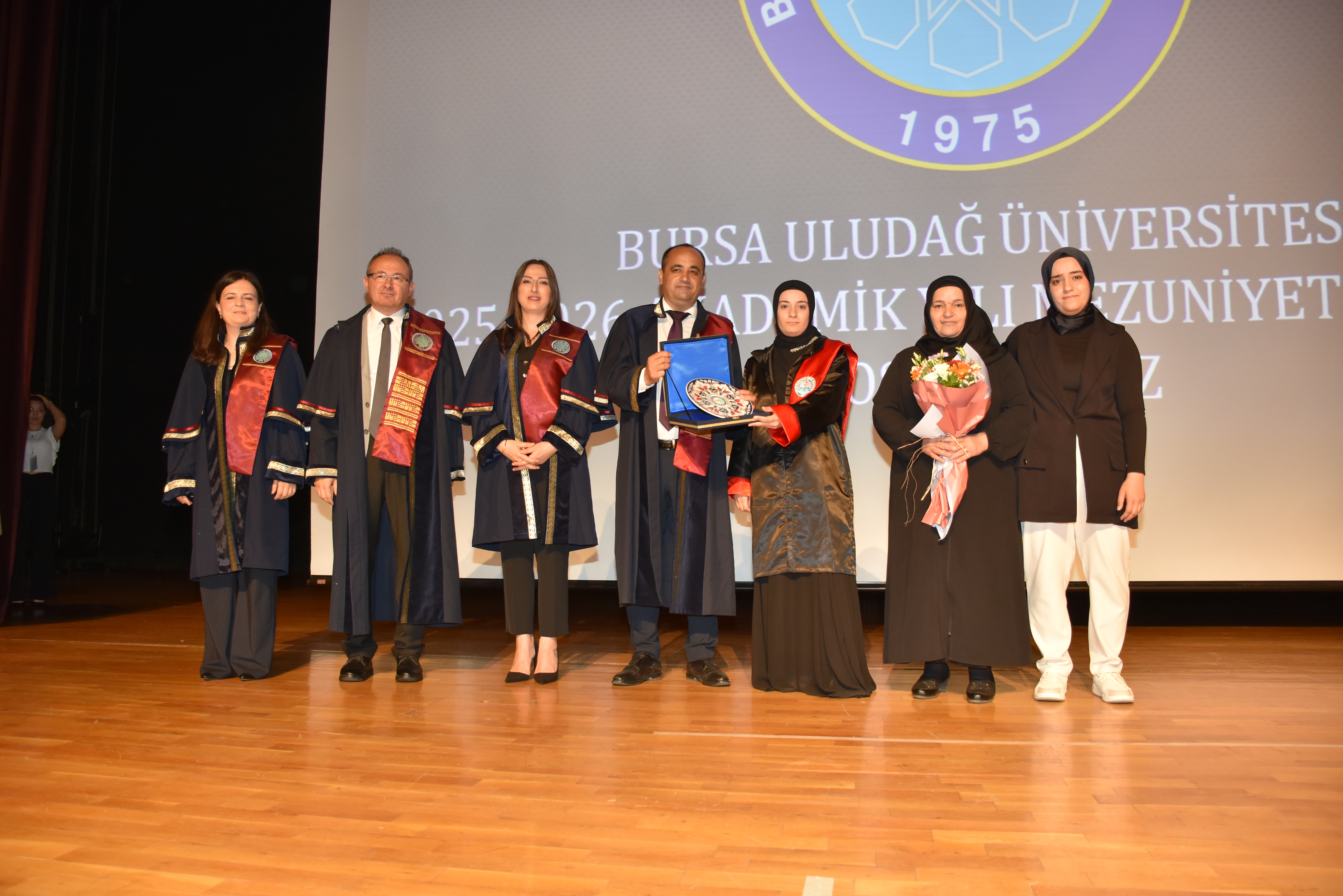 MESLEK YÜKSEKOKULUMUZDA 2026 MEZUNİYET SEVİNCİ